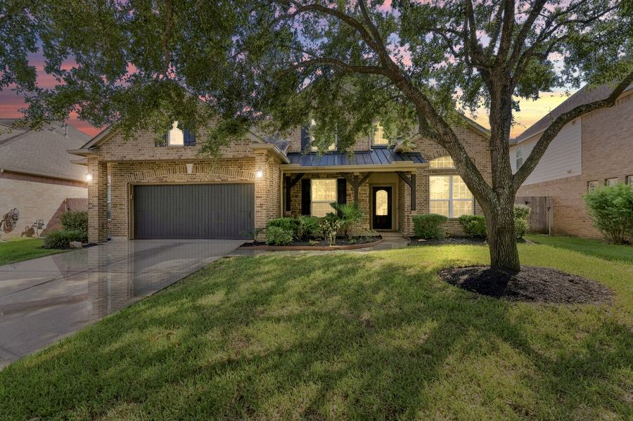 Twilight exterior — Tomball, TX